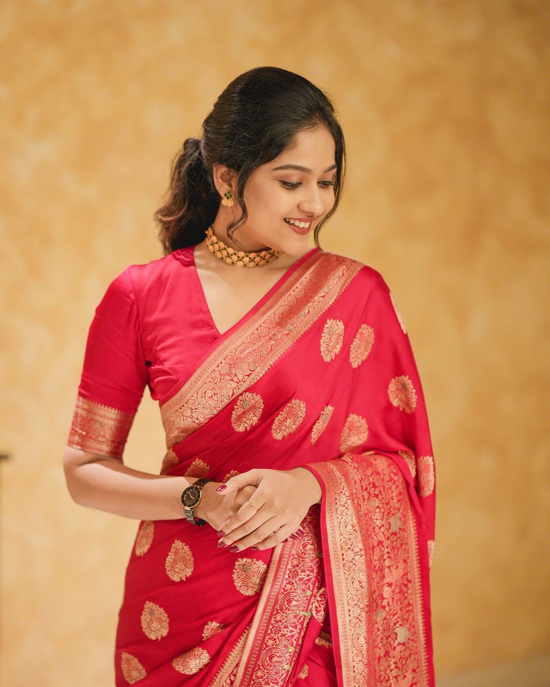 Opulent Red Color Soft Lichi Silk Saree With Blouse Piece