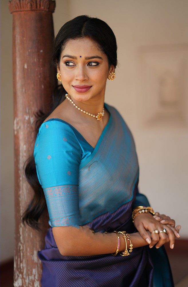 Splendid Navy Blue Color Soft Lichi Silk Saree With Blouse Piece