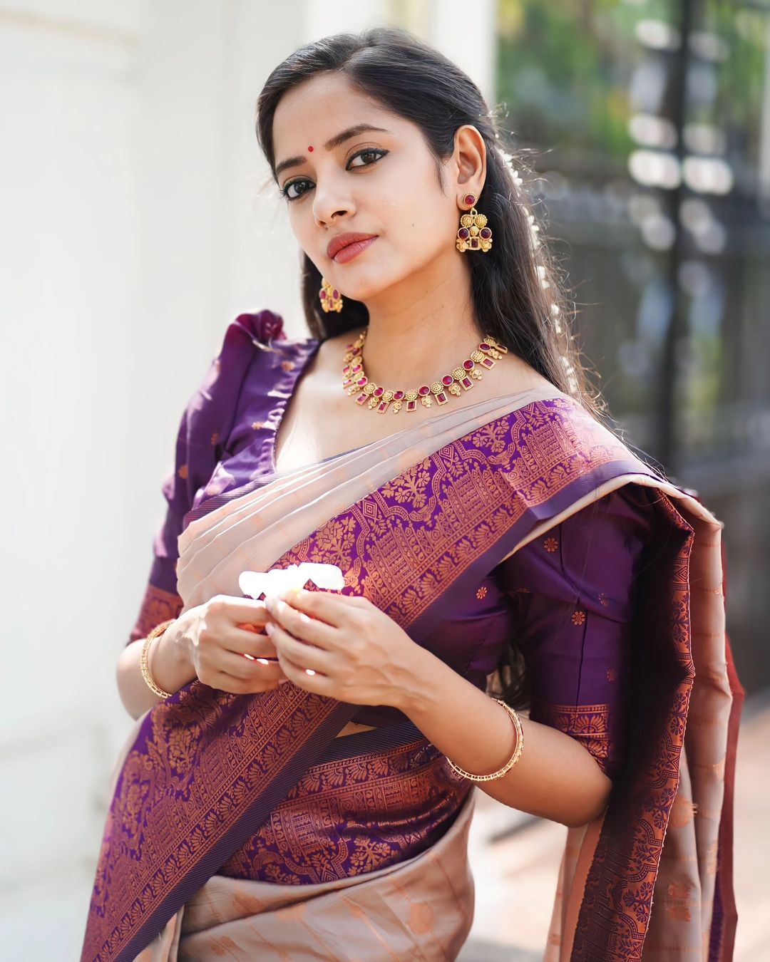 Striking Grey Color Soft Lichi Silk Saree With Blouse Piece