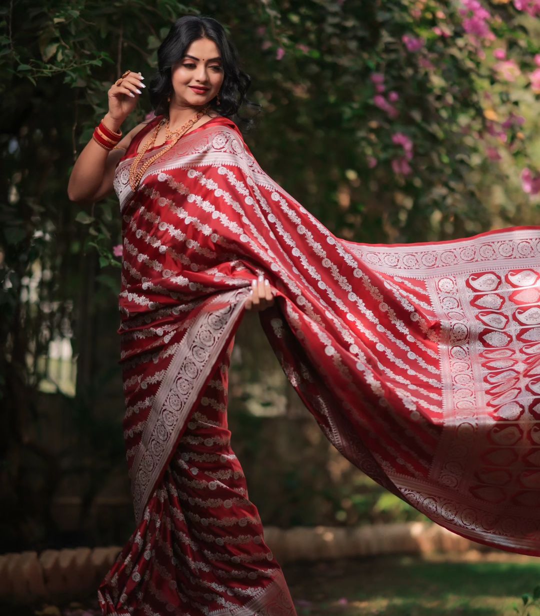 Irresistible Red Color Soft Lichi Silk Saree With Blouse Piece