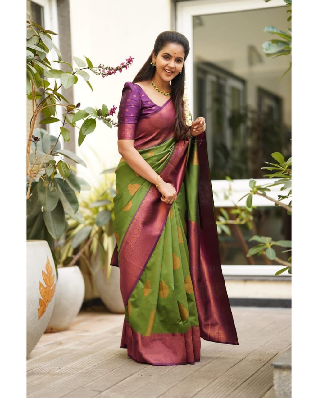 Shimmery Green Color Soft Lichi Silk Saree With Blouse Piece