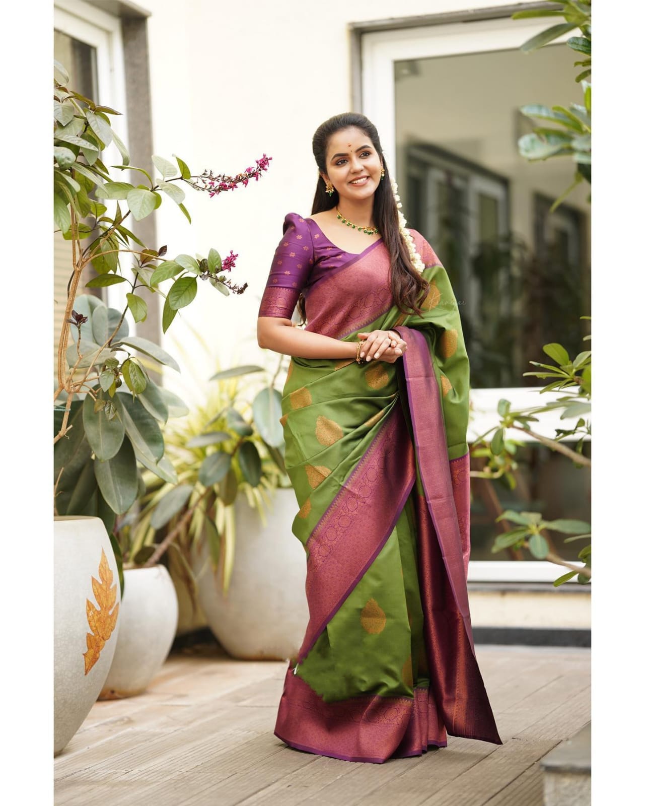 Shimmery Green Color Soft Lichi Silk Saree With Blouse Piece