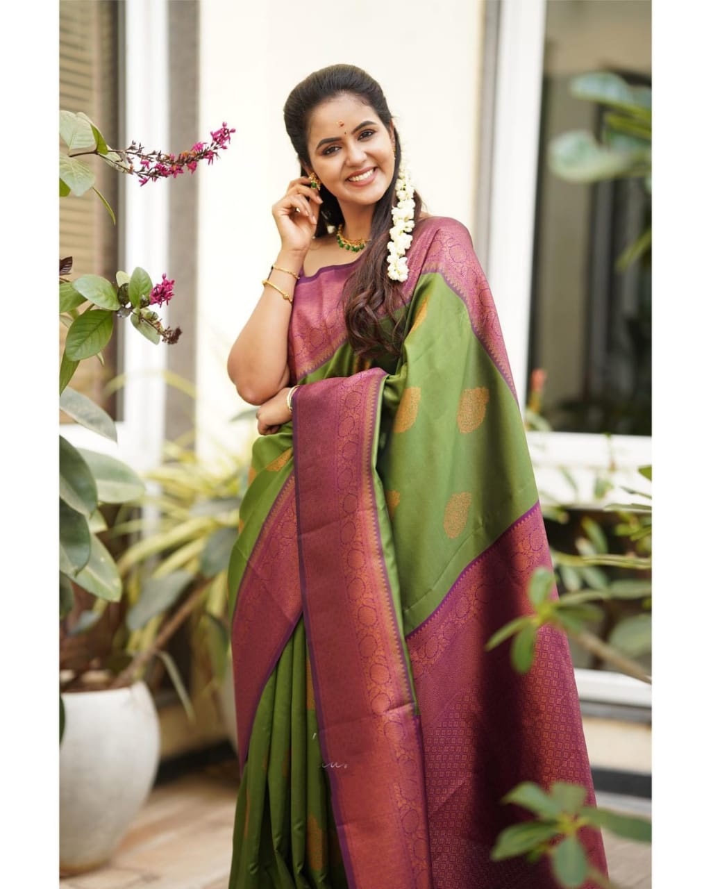 Shimmery Green Color Soft Lichi Silk Saree With Blouse Piece