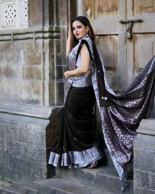 Heavenly Black Color Banarasi Soft Silk Saree With Blouse Piece