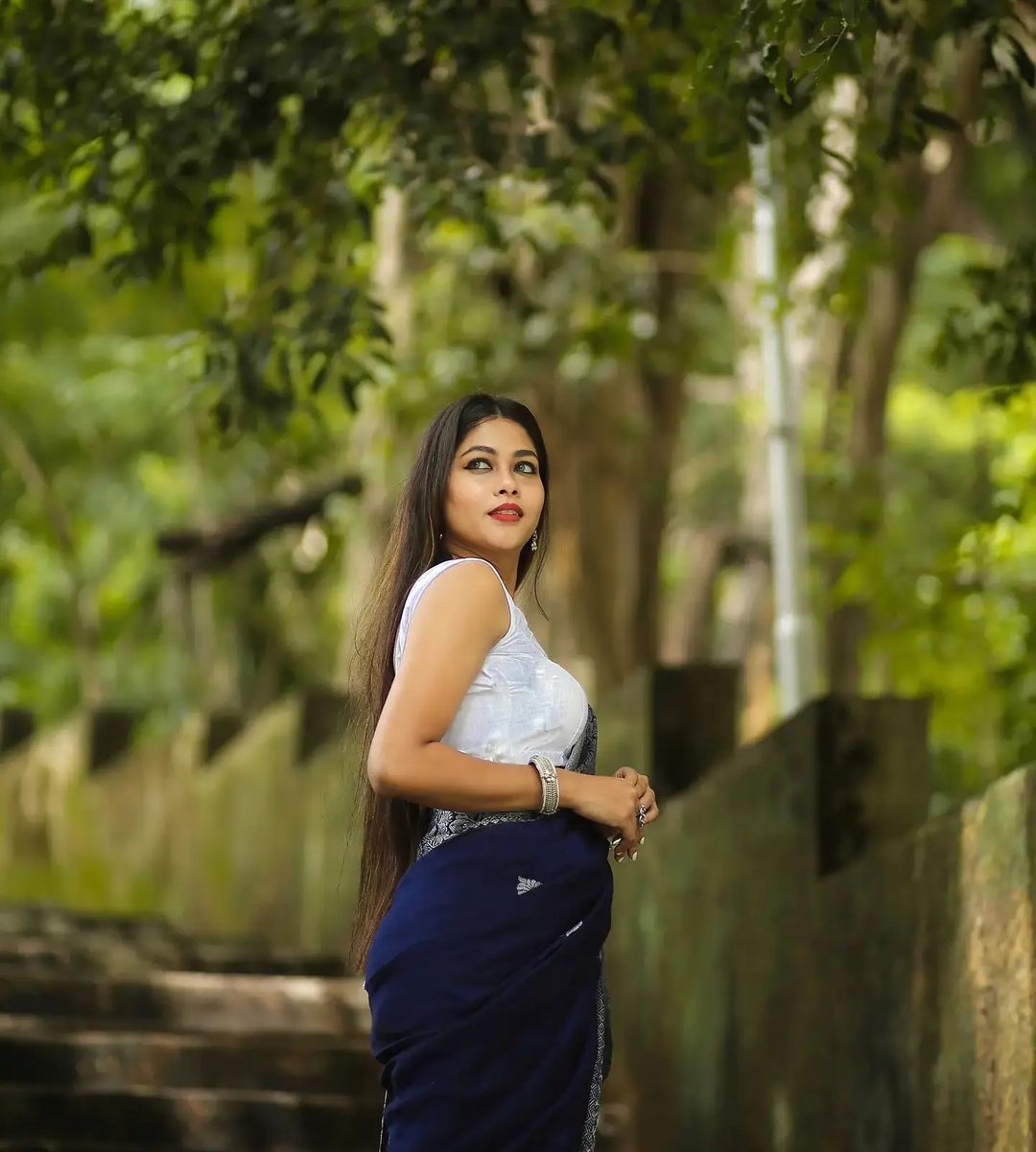 Enigmatic Navy Blue Color Soft Lichi Silk Saree With Blouse Piece