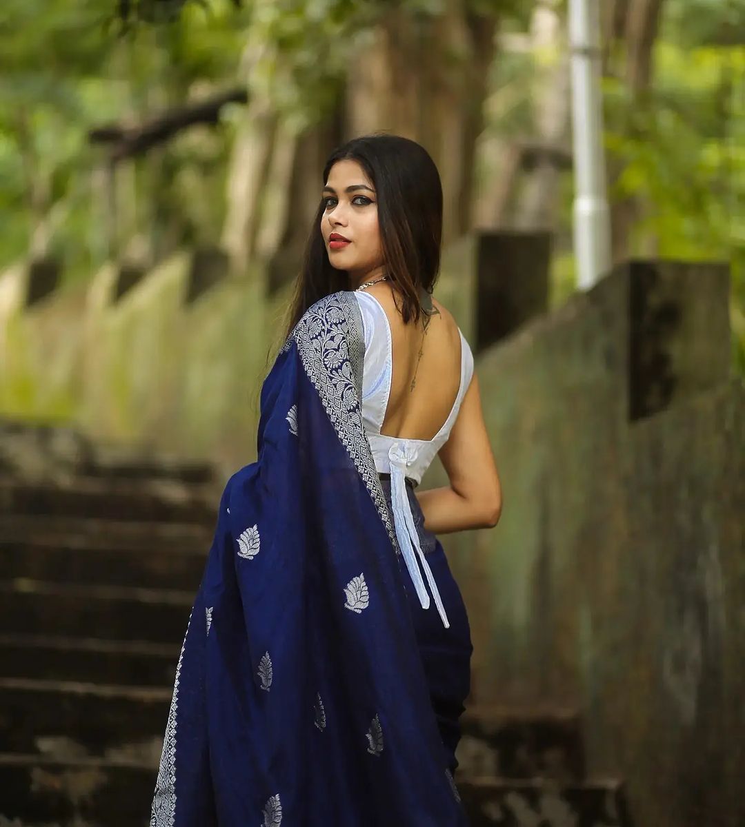 Enigmatic Navy Blue Color Soft Lichi Silk Saree With Blouse Piece