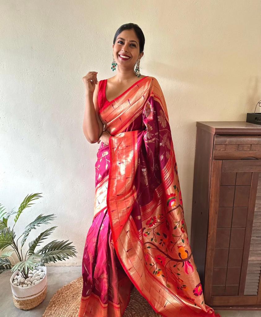 dark pink paithani saree