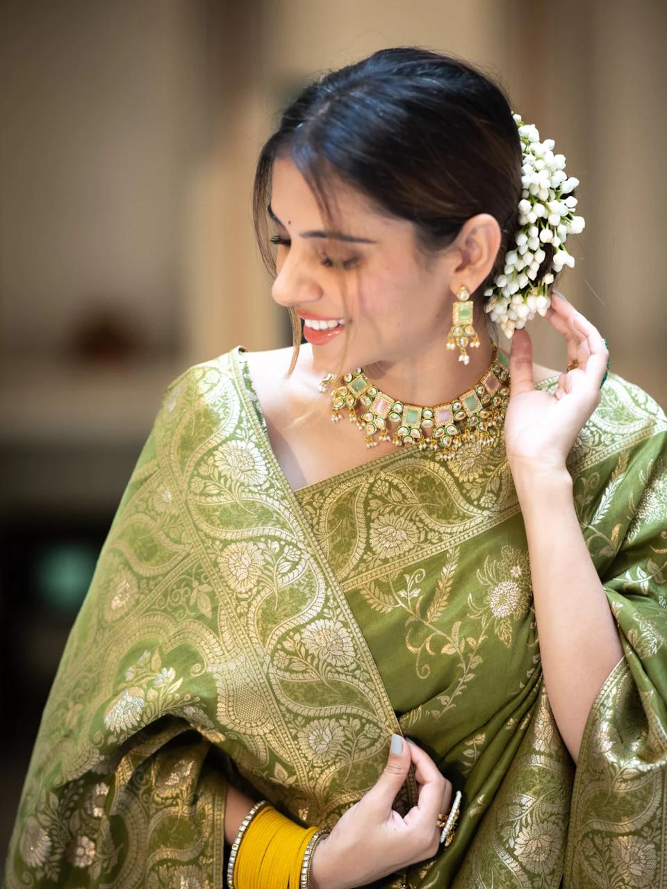 saree mehndi colour