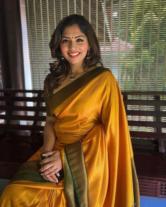 yellow Color Soft Silk Sarees With Blouse Piece